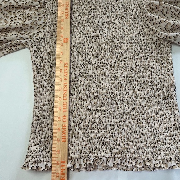 Express women’s size, medium, cheetah, print, shirred puff sleeve blouse - Picture 9 of 10